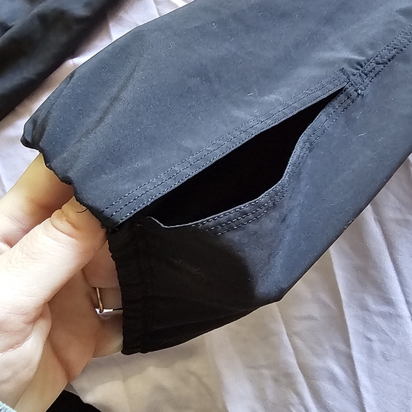 Lightweight Lululemon crops - Picture 3 of 3